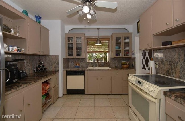 Building Photo - 4 br, 2 bath House - 1624 NE 7th St