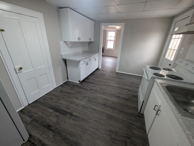 Building Photo - 503 Center Ave