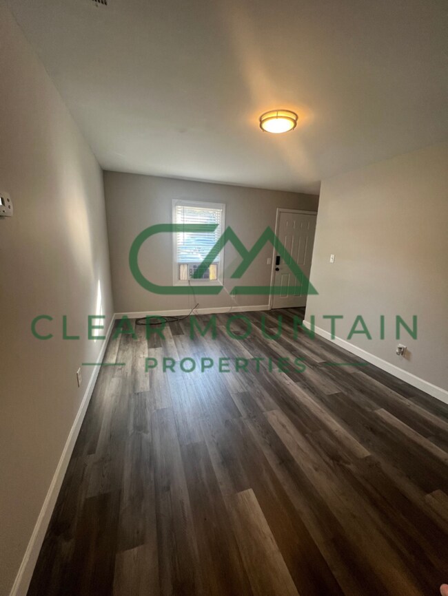 Foto del edificio - Updated 2BR 1BA Townhome in downtown Greer!