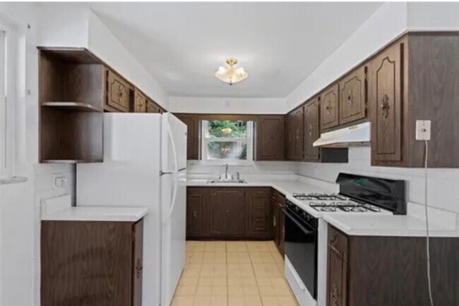 Foto del edificio - 2143 Plainview Ave