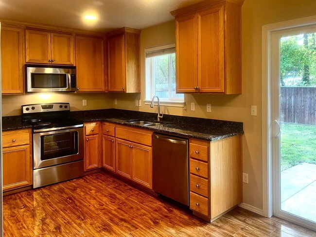 Building Photo - "Charming 3-Bedroom Oasis with Cozy Fireplace in Veneta – 1268 Sq Ft of Comfort!"