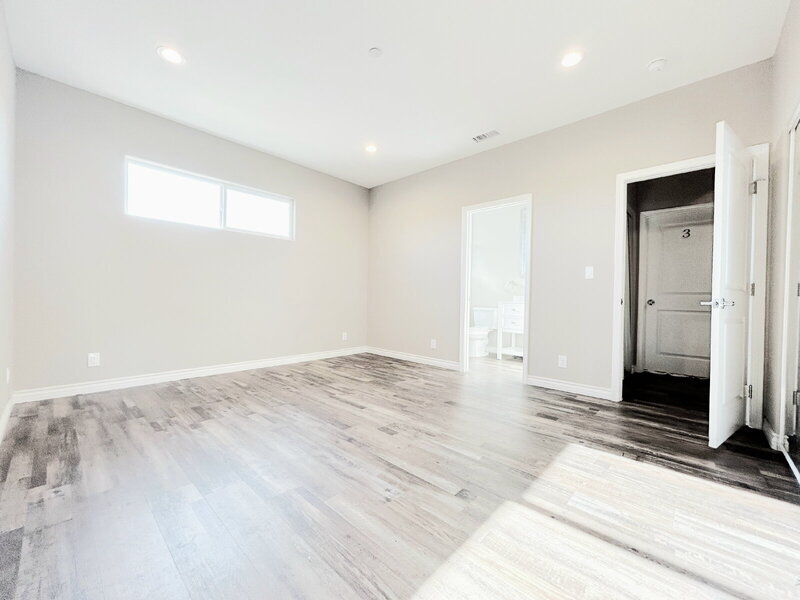 Foto principal - 3258 Dundas St