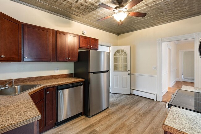 Building Photo - 99 William St