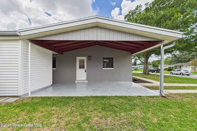 Building Photo - 4339 Plompton Dr