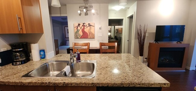 Building Photo - 689 Abbott St