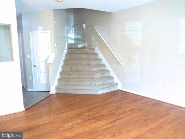 Building Photo - 1908 Gardenia Ct