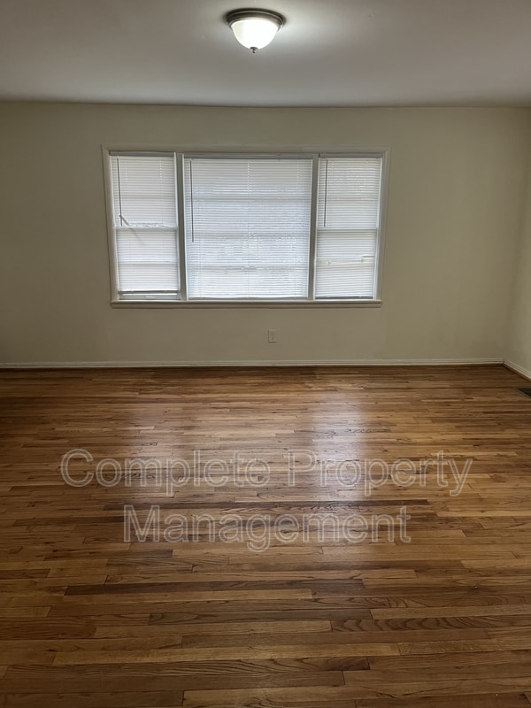 Building Photo - 340 Kappa Ave S