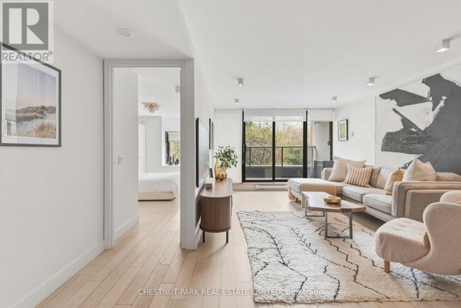 Building Photo - 40 Oaklands Ave