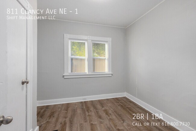 Foto del edificio - 811 Clancy Ave NE
