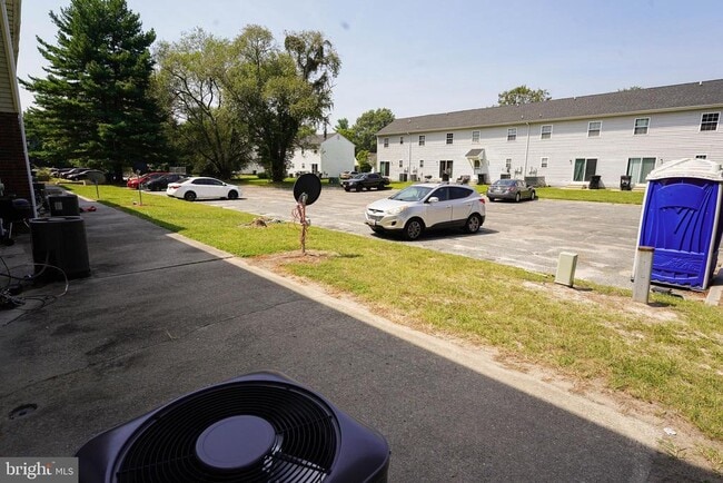 Building Photo - 734 Hemlock St