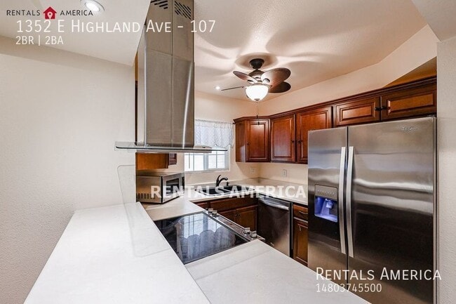 Building Photo - Fantastic  Camelback East location