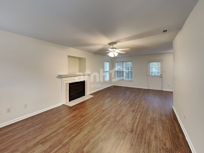 Foto del edificio - 5512 Chasewind Dr