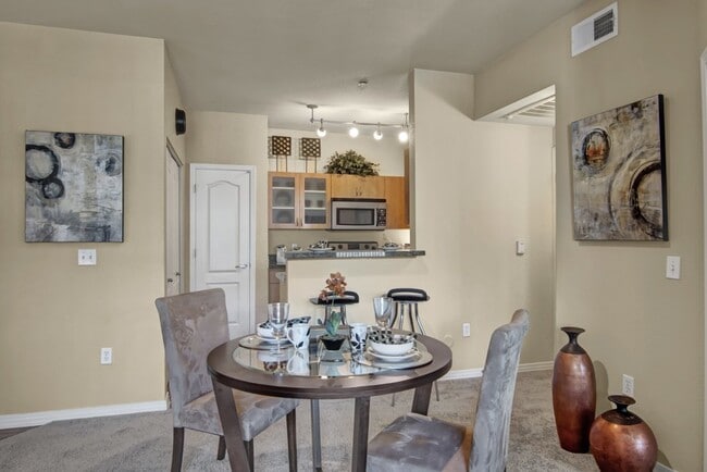 Building Photo - Bolero