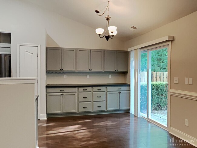 Building Photo - 6631 Sunman Rd
