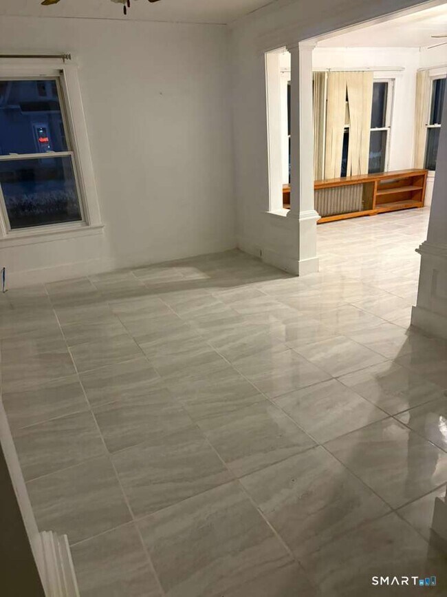 Building Photo - 1821 E Main St