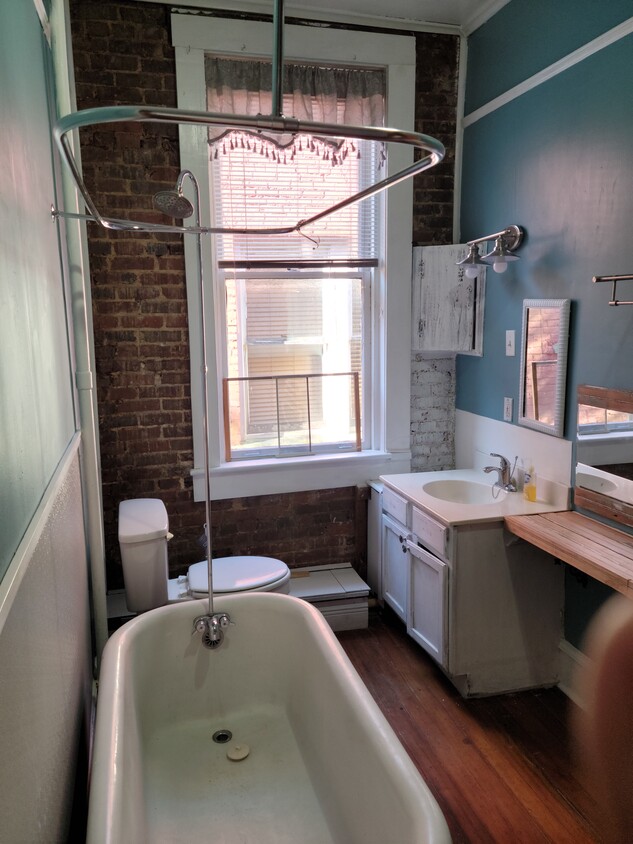 Foto principal - 155 W Pine St