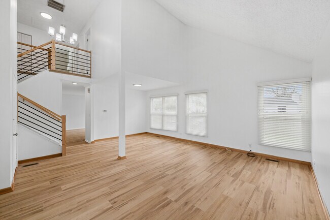 Foto del edificio - 1553 Brandywyn Ct N