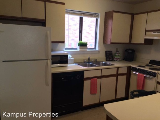 Building Photo - 400 Aylesford Pl