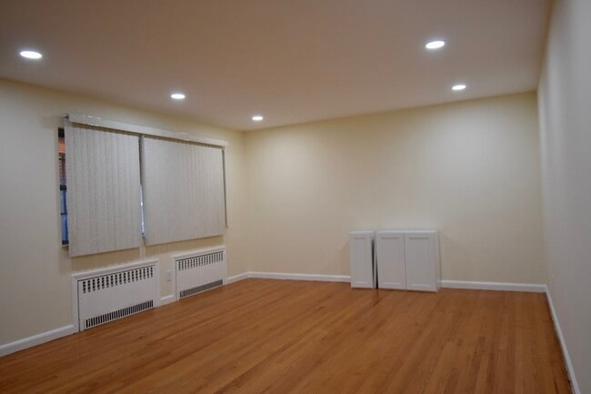 Livingroom - 356 Slocum Way