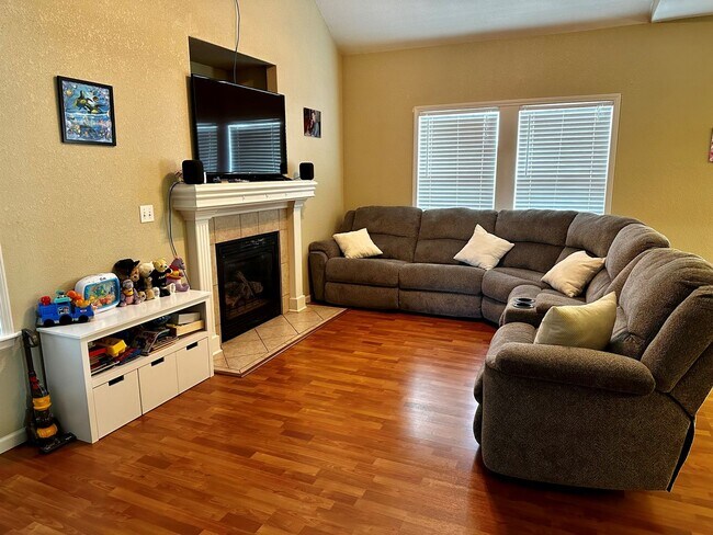 Foto del edificio - Spacious Home, North Park Area