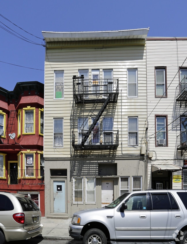 Building Photo - 606 11th St