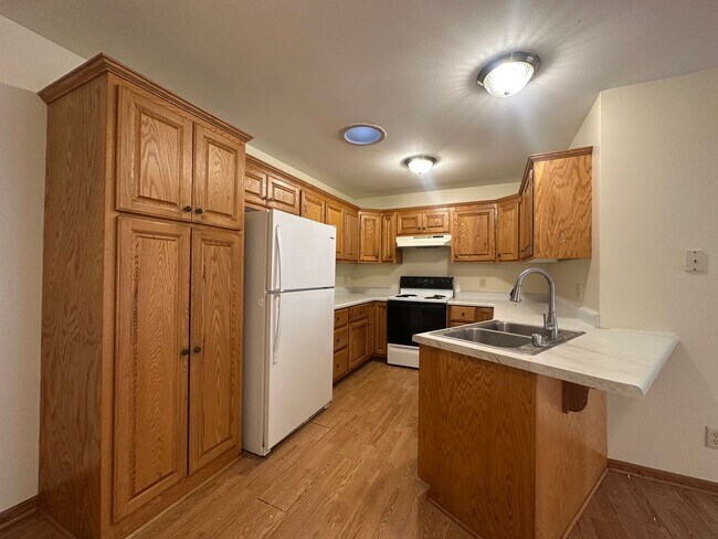 Foto del edificio - 315-317 N Watertown St