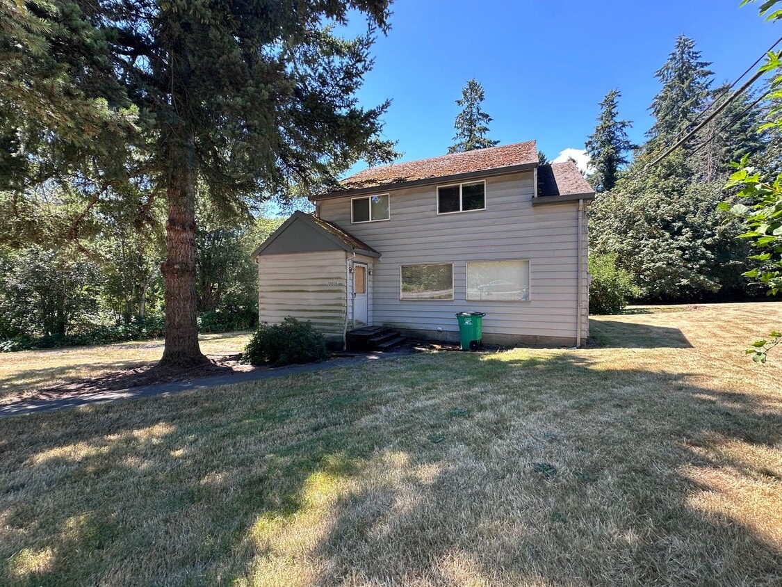 Building Photo - Lewis & Clark Graduate/Law Students ONLY