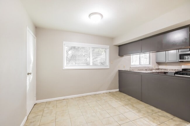 Foto del edificio - 3214 Sycamore Springs Dr