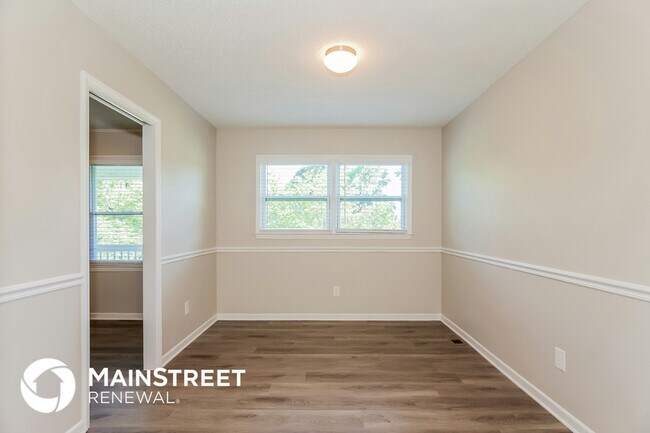 Foto del edificio - 2419 Sandlewood Dr