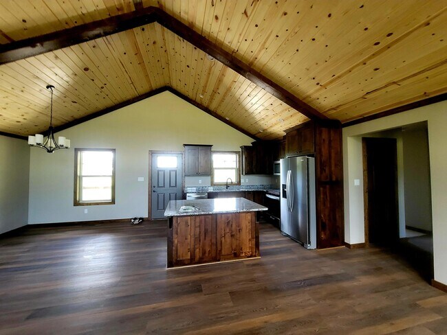 Building Photo - 401 Alpine Dr