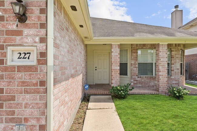 Foto del edificio - 227 Mammoth Springs Ln