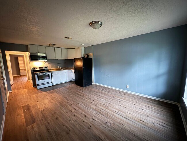 Building Photo - 1602-1604 N Park Street