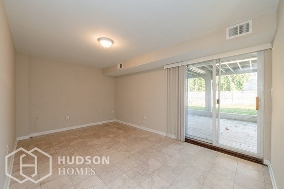 Building Photo - 308 Colonial Dr