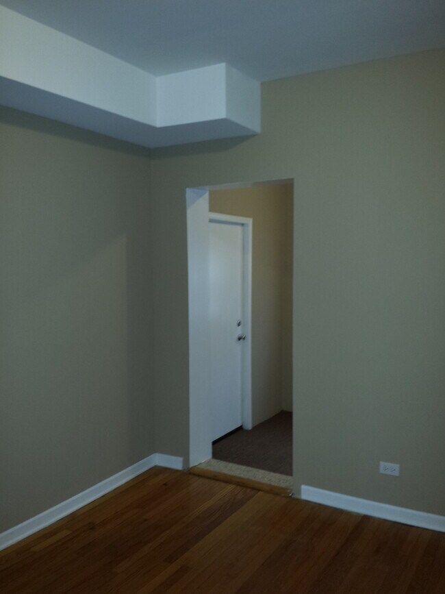 Building Photo - 4833 W Walton St