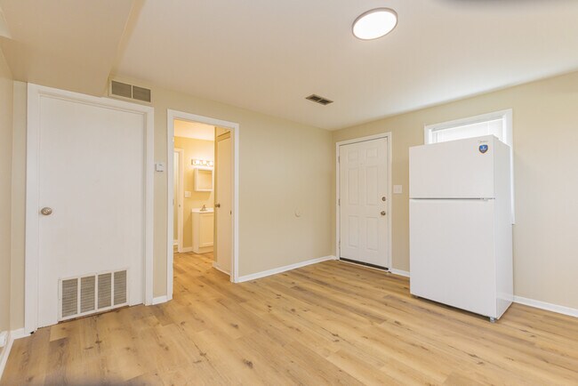 Foto del edificio - 4609 S Madison St