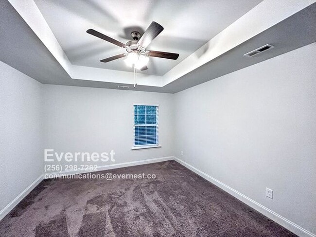 Building Photo - 4-Bedroom, 2-Bathroom Home with Modern App...