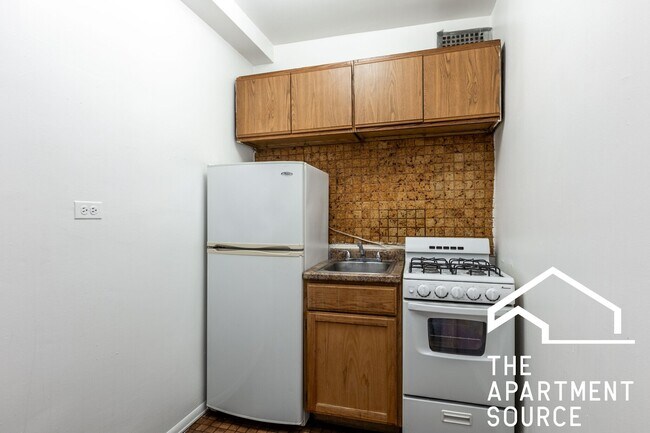Photo - 739 W Belmont Ave Apartment