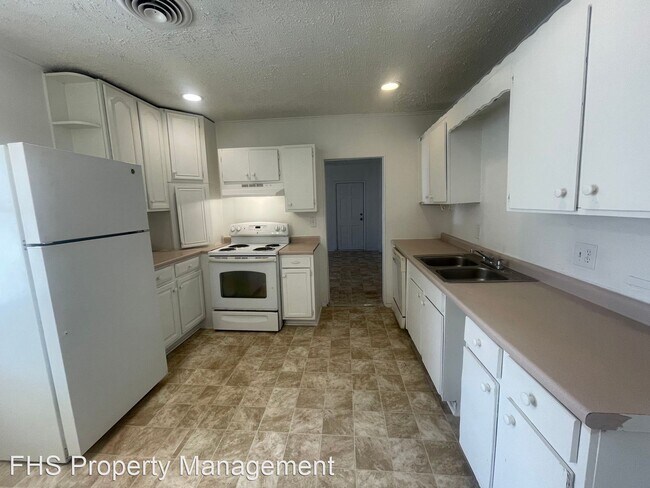 Building Photo - 3 br, 1 bath House - 2214 N Travis