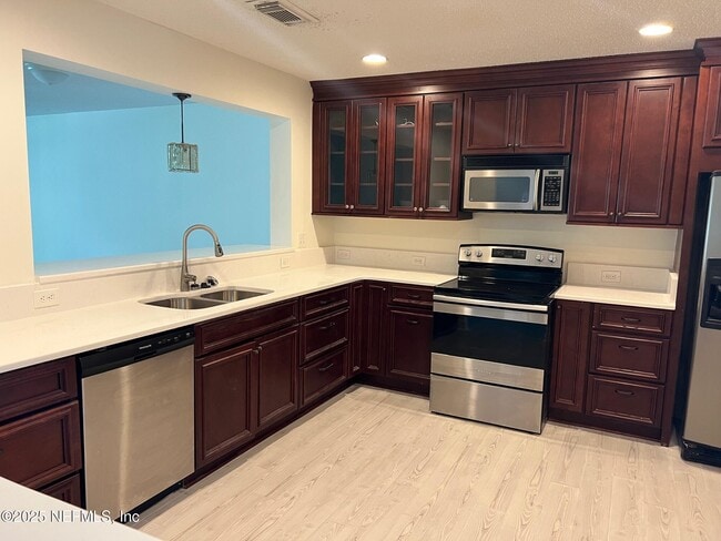 Building Photo - 3948 MEADOWVIEW Dr