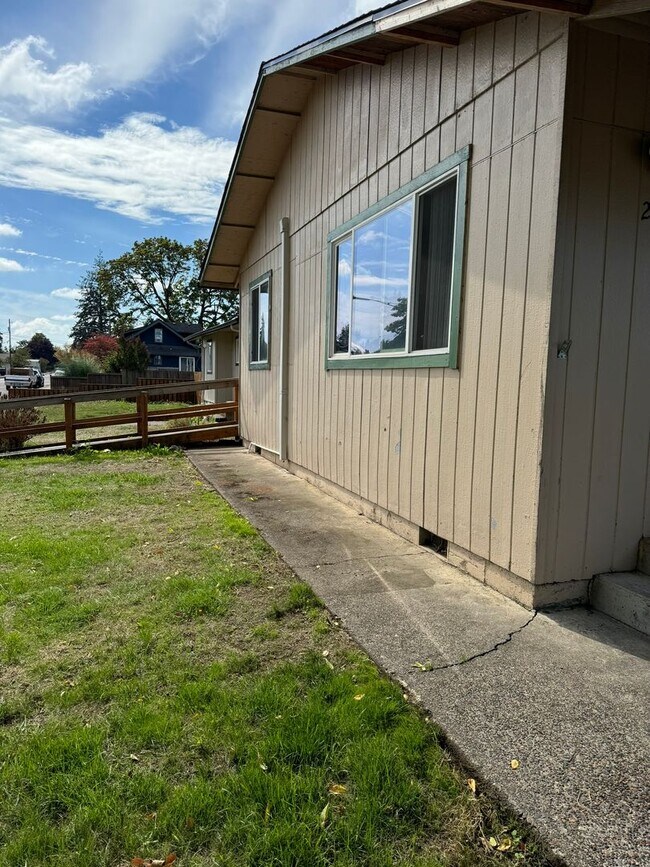 Foto del edificio - 285 E 11th Ave