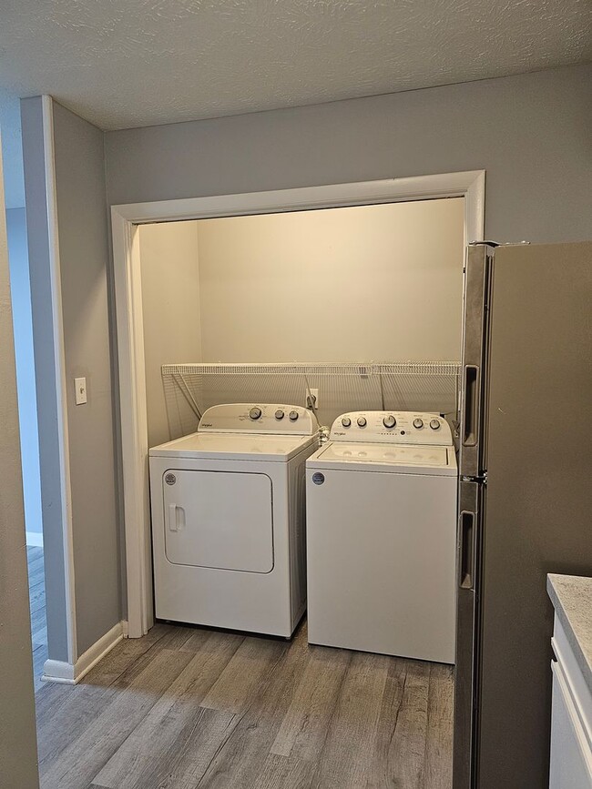 Building Photo - Newly Renovated 2 Bedroom, 2 Bath Condo in Gated Community.