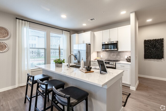 Building Photo - Alexan Lake Olympia