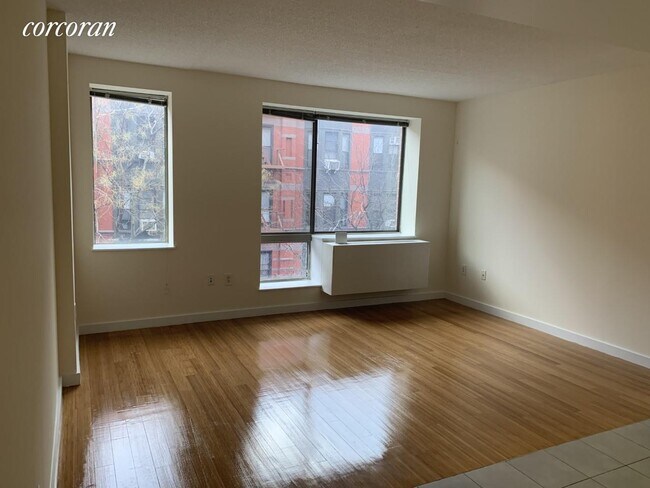 Foto del edificio - 205 W 119th St