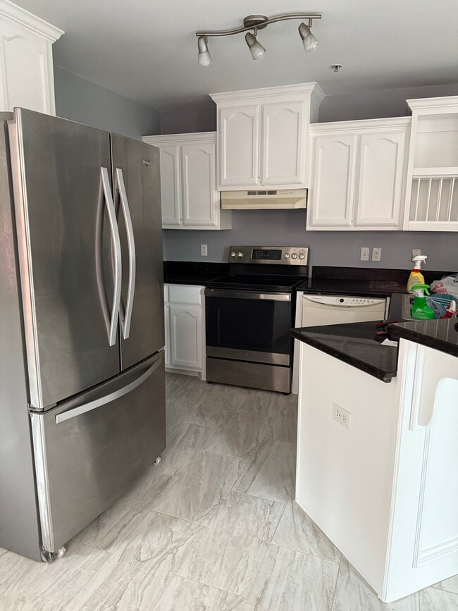 Building Photo - 106 S 48th Ln