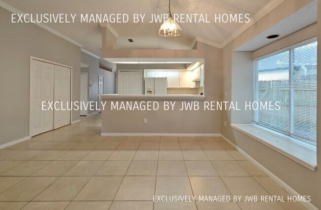 Building Photo - 1110 Radis Pl