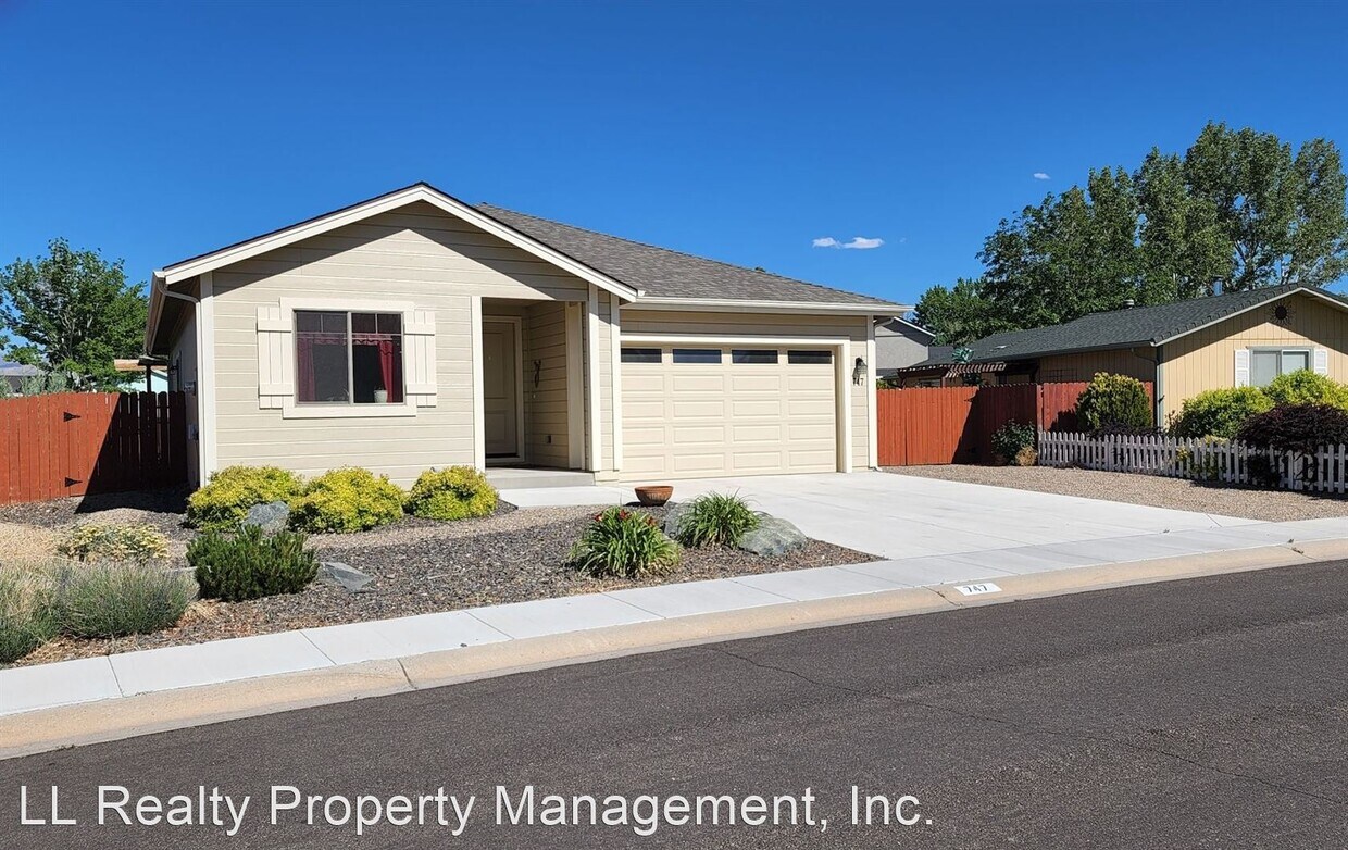 3 br, 2 bath House Lassen747 747 Lassen Way House Rental in