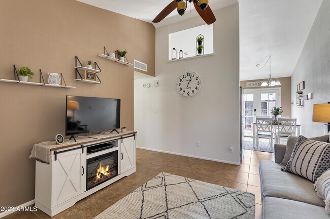 Foto del edificio - 8914 W Desert Jewel Dr