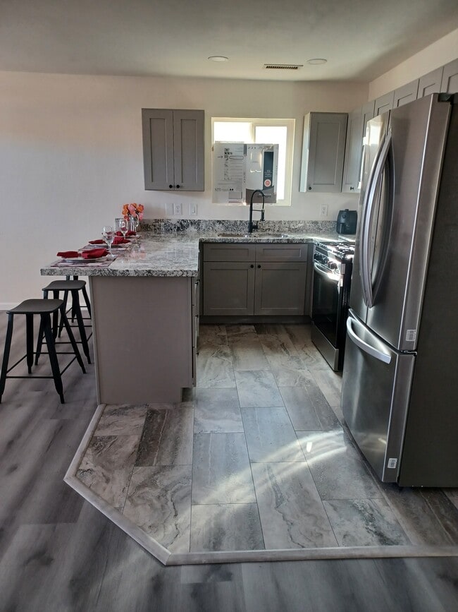 Beautiful custom kitchen - 8396 E Stevens Dr