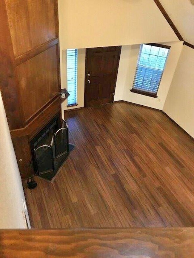 Foto del edificio - 4-bed 2-bath 2-car For lease SW Moore