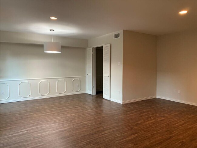 Foto del edificio - 355 N Post Oak Ln